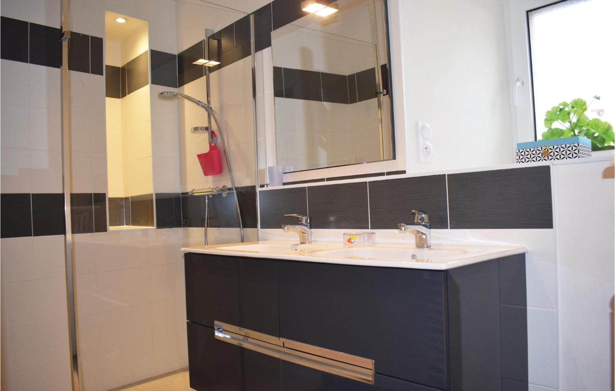 Gorgeous Home In Saint Alban With Kitchen Eksteriør billede
